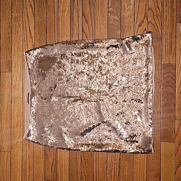 Gold sequin skirt from Express. Size medium.